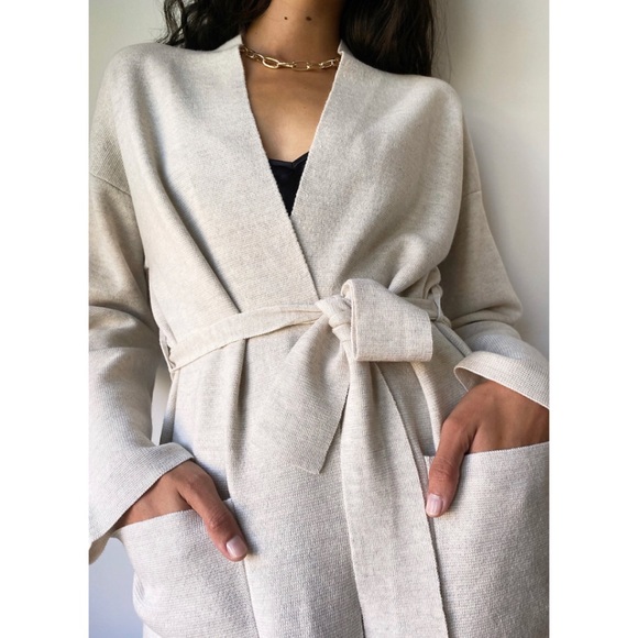 ✨Sold✨Aritzia Wilfred Belize Cardigan in Black - Picture 5 of 7